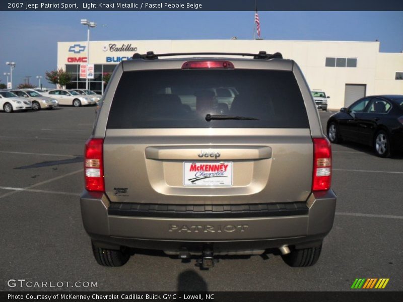 Light Khaki Metallic / Pastel Pebble Beige 2007 Jeep Patriot Sport
