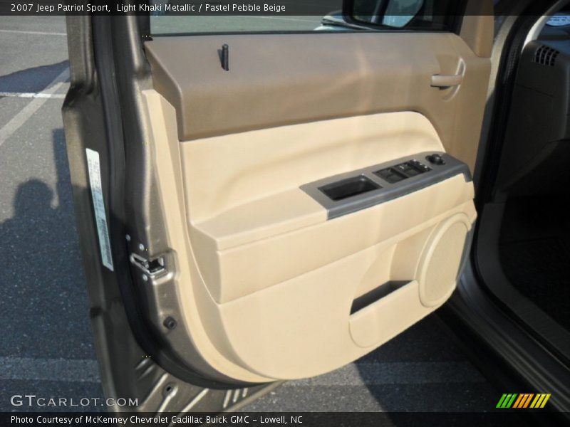 Light Khaki Metallic / Pastel Pebble Beige 2007 Jeep Patriot Sport