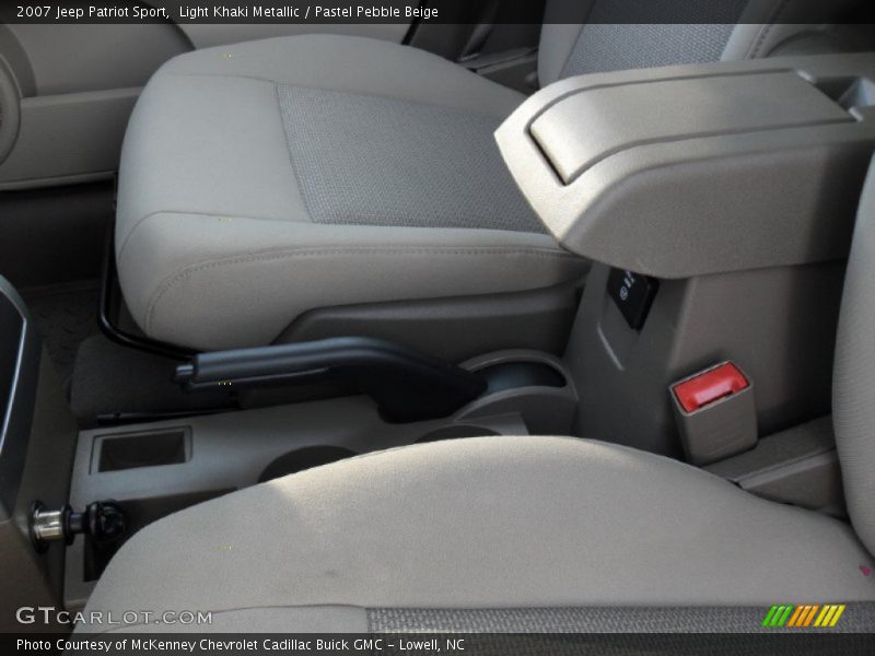 Light Khaki Metallic / Pastel Pebble Beige 2007 Jeep Patriot Sport