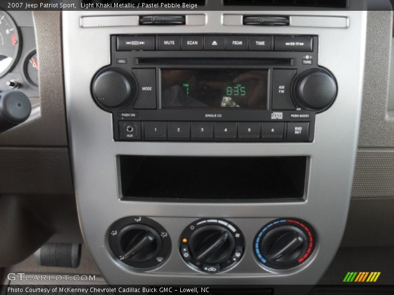 Light Khaki Metallic / Pastel Pebble Beige 2007 Jeep Patriot Sport