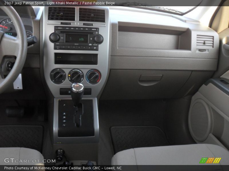 Light Khaki Metallic / Pastel Pebble Beige 2007 Jeep Patriot Sport