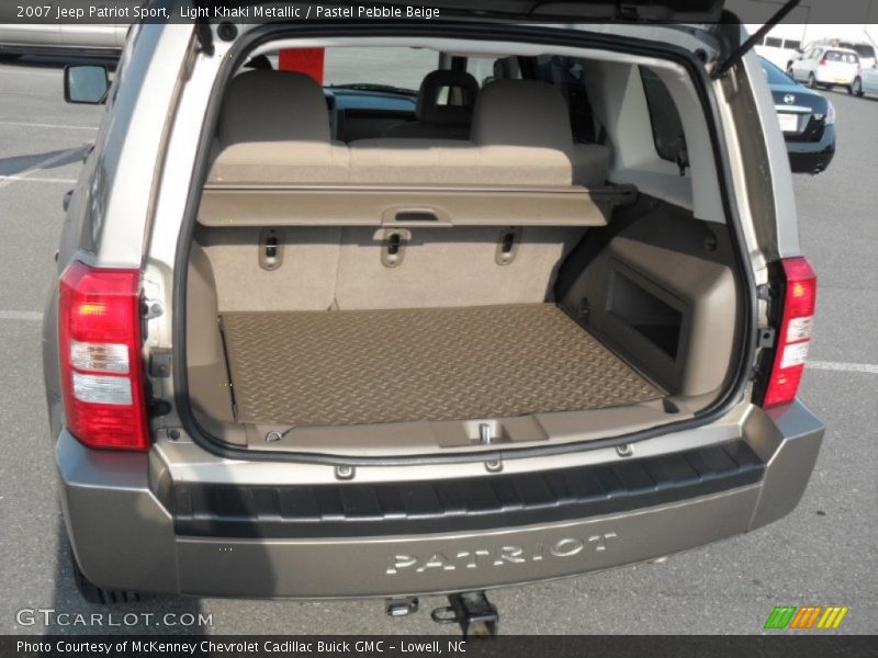 Light Khaki Metallic / Pastel Pebble Beige 2007 Jeep Patriot Sport