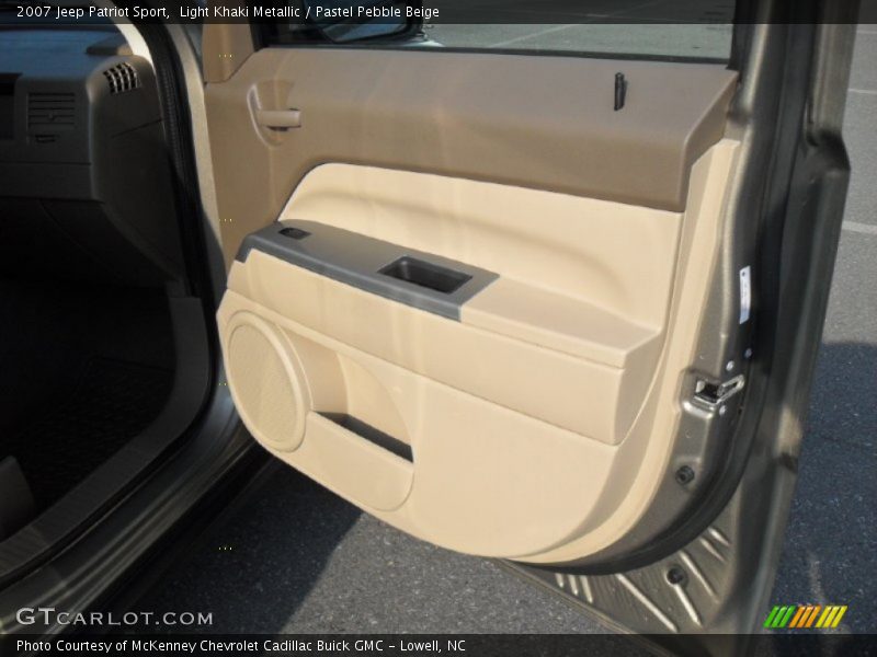 Light Khaki Metallic / Pastel Pebble Beige 2007 Jeep Patriot Sport
