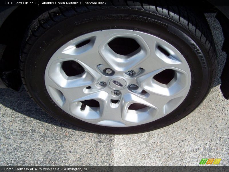Atlantis Green Metallic / Charcoal Black 2010 Ford Fusion SE