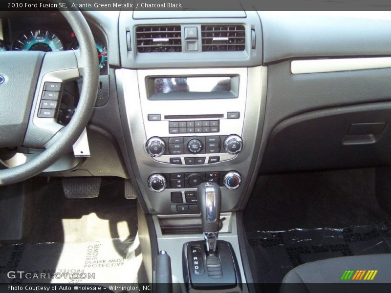 Atlantis Green Metallic / Charcoal Black 2010 Ford Fusion SE