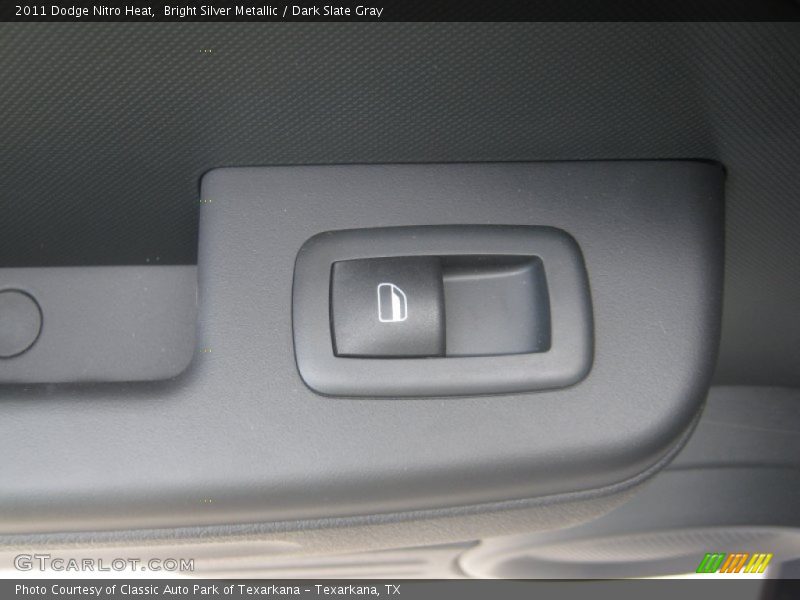 Bright Silver Metallic / Dark Slate Gray 2011 Dodge Nitro Heat
