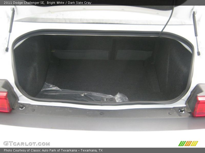 Bright White / Dark Slate Gray 2011 Dodge Challenger SE
