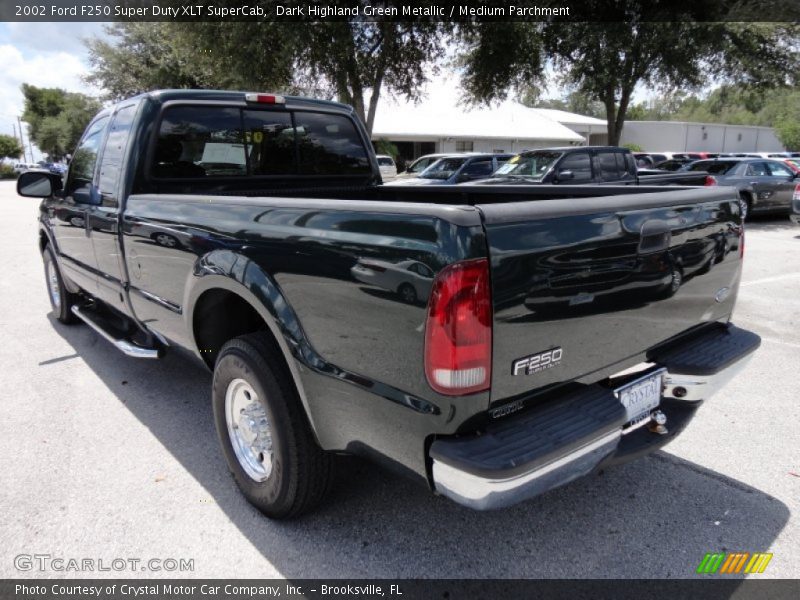Dark Highland Green Metallic / Medium Parchment 2002 Ford F250 Super Duty XLT SuperCab