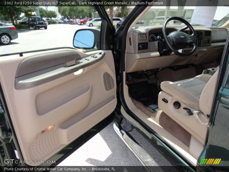 Dark Highland Green Metallic / Medium Parchment 2002 Ford F250 Super Duty XLT SuperCab