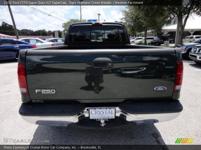 Dark Highland Green Metallic / Medium Parchment 2002 Ford F250 Super Duty XLT SuperCab