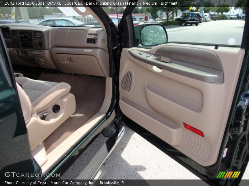 Dark Highland Green Metallic / Medium Parchment 2002 Ford F250 Super Duty XLT SuperCab