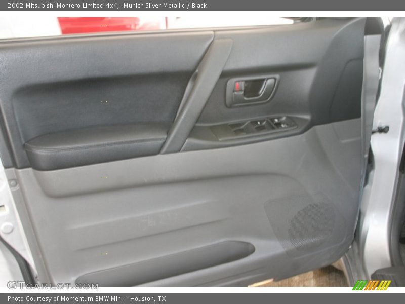 Munich Silver Metallic / Black 2002 Mitsubishi Montero Limited 4x4