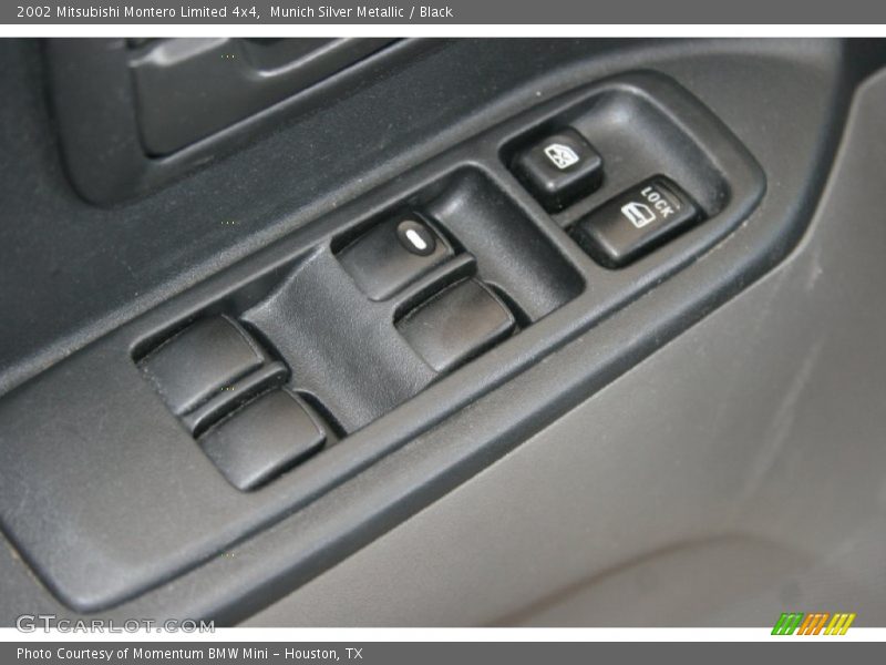 Munich Silver Metallic / Black 2002 Mitsubishi Montero Limited 4x4