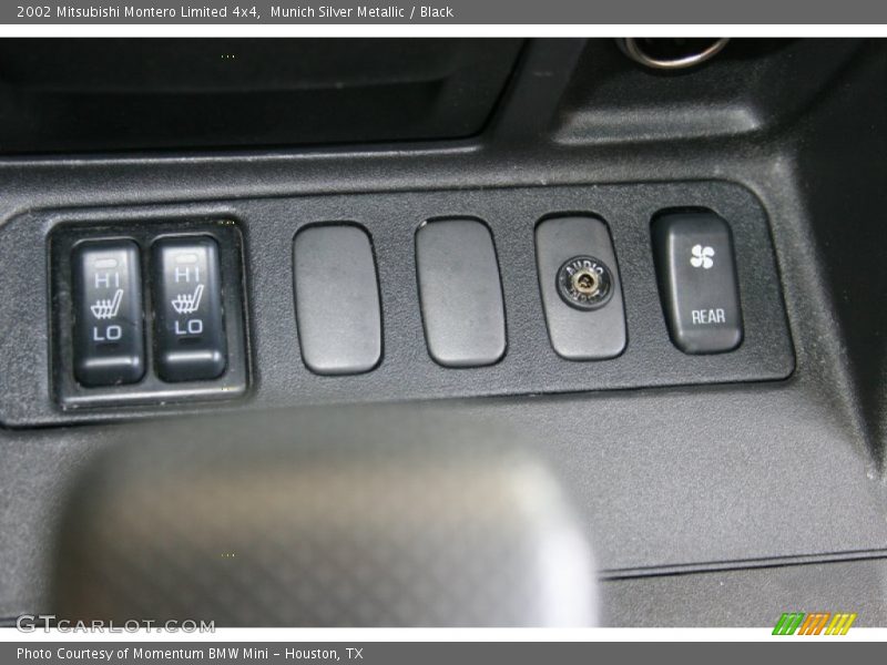 Munich Silver Metallic / Black 2002 Mitsubishi Montero Limited 4x4