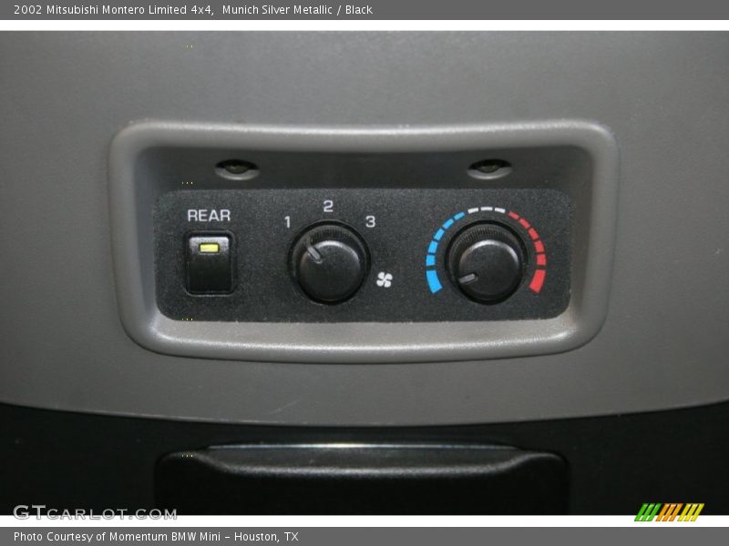 Munich Silver Metallic / Black 2002 Mitsubishi Montero Limited 4x4