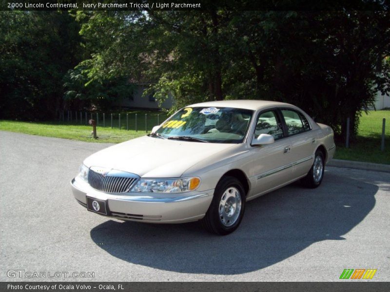 Ivory Parchment Tricoat / Light Parchment 2000 Lincoln Continental