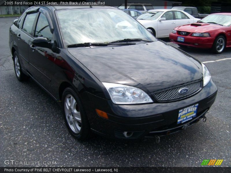 Pitch Black / Charcoal/Red 2005 Ford Focus ZX4 ST Sedan