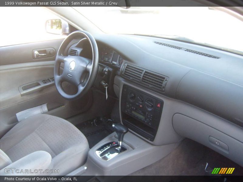 Satin Silver Metallic / Grey 1999 Volkswagen Passat GLS Sedan