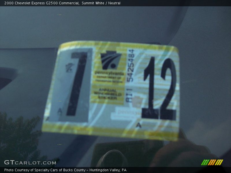 Summit White / Neutral 2000 Chevrolet Express G2500 Commercial