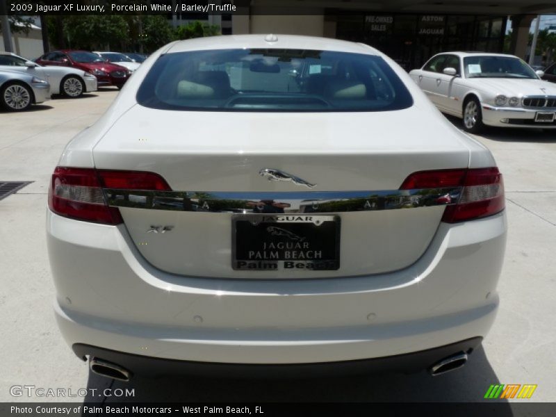 Porcelain White / Barley/Truffle 2009 Jaguar XF Luxury