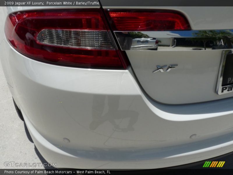 Porcelain White / Barley/Truffle 2009 Jaguar XF Luxury