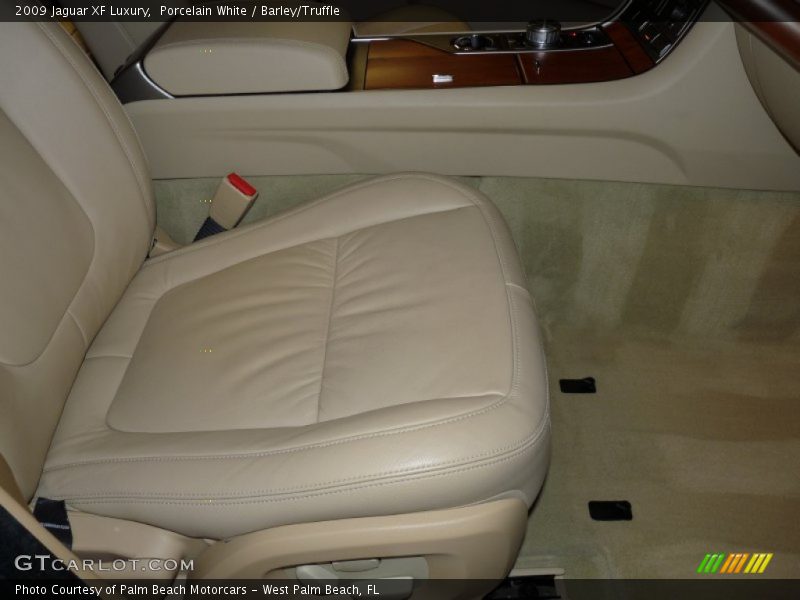 Porcelain White / Barley/Truffle 2009 Jaguar XF Luxury