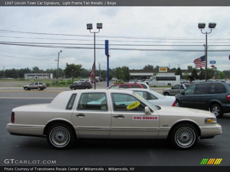 Light Prairie Tan Metallic / Beige 1997 Lincoln Town Car Signature