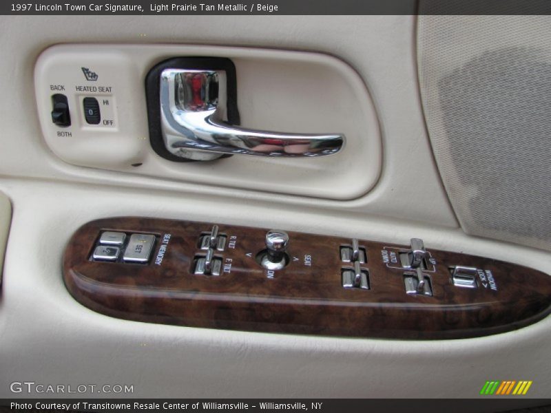 Controls of 1997 Town Car Signature
