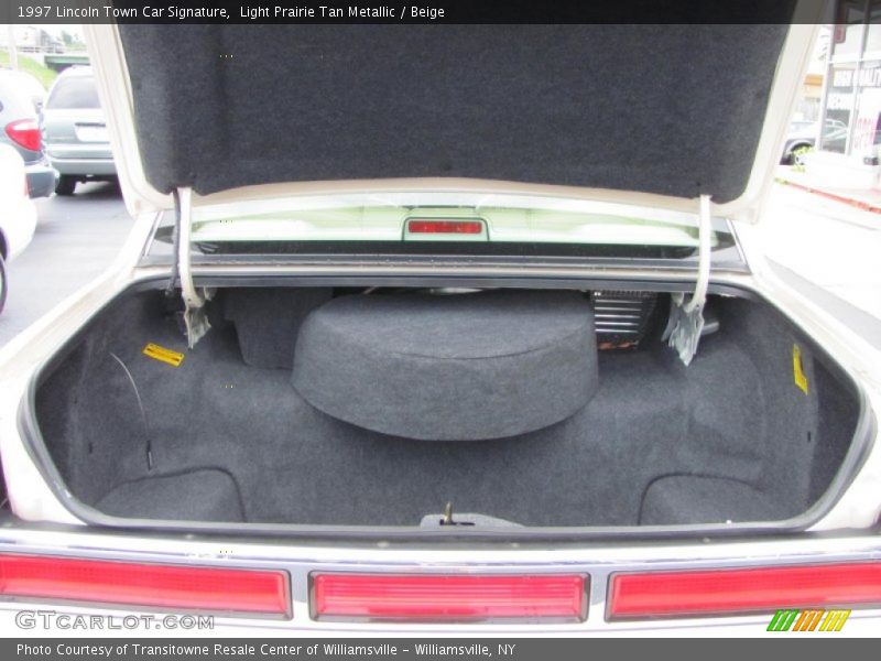  1997 Town Car Signature Trunk