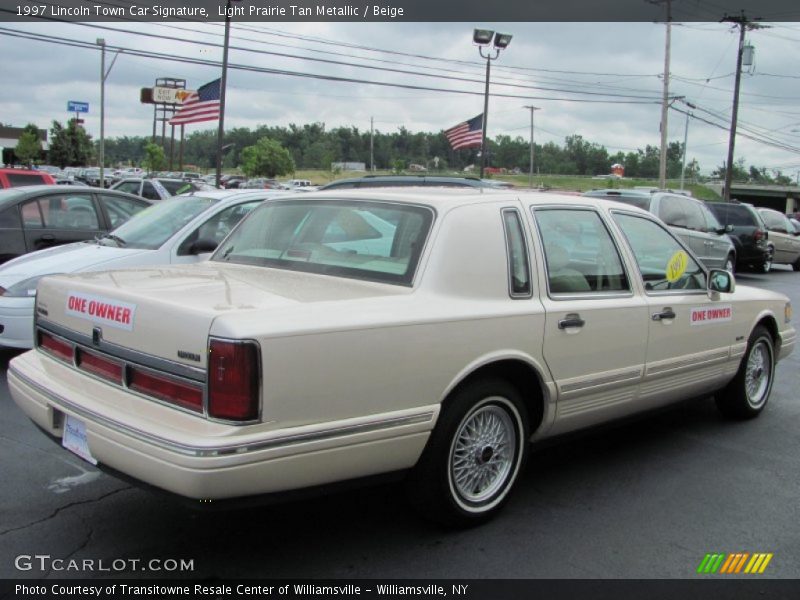 Light Prairie Tan Metallic / Beige 1997 Lincoln Town Car Signature