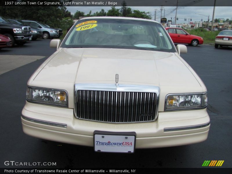 Light Prairie Tan Metallic / Beige 1997 Lincoln Town Car Signature