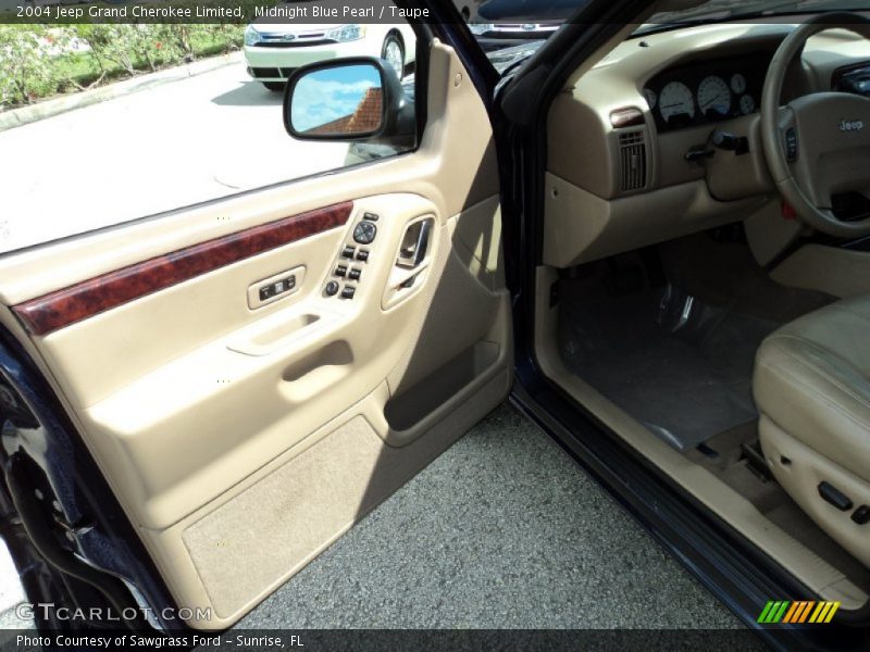Midnight Blue Pearl / Taupe 2004 Jeep Grand Cherokee Limited