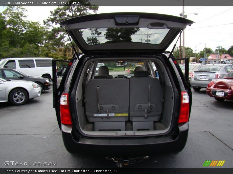 Midnight Black / Gray 2006 Kia Sedona LX