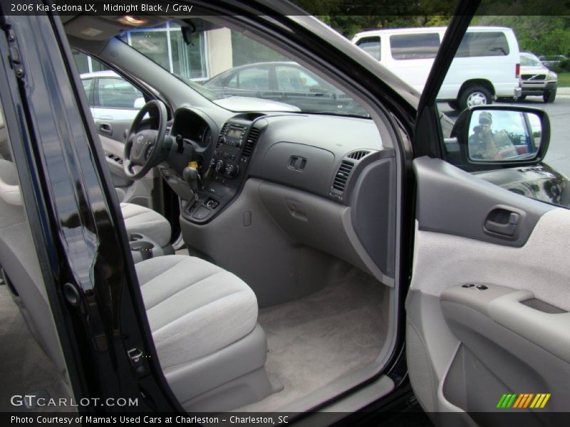 Midnight Black / Gray 2006 Kia Sedona LX