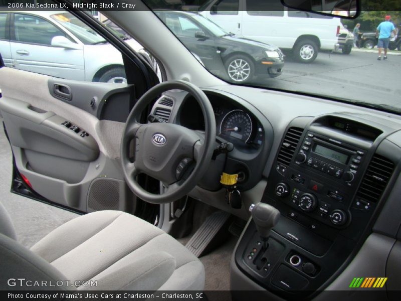 Midnight Black / Gray 2006 Kia Sedona LX
