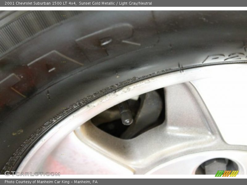 Sunset Gold Metallic / Light Gray/Neutral 2001 Chevrolet Suburban 1500 LT 4x4