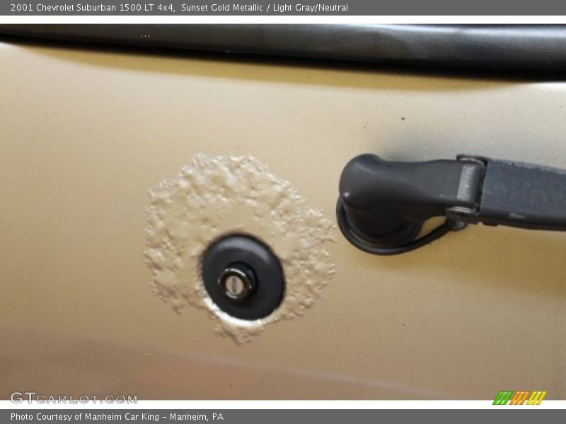 Sunset Gold Metallic / Light Gray/Neutral 2001 Chevrolet Suburban 1500 LT 4x4