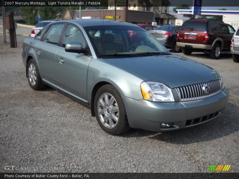 Front 3/4 View of 2007 Montego 