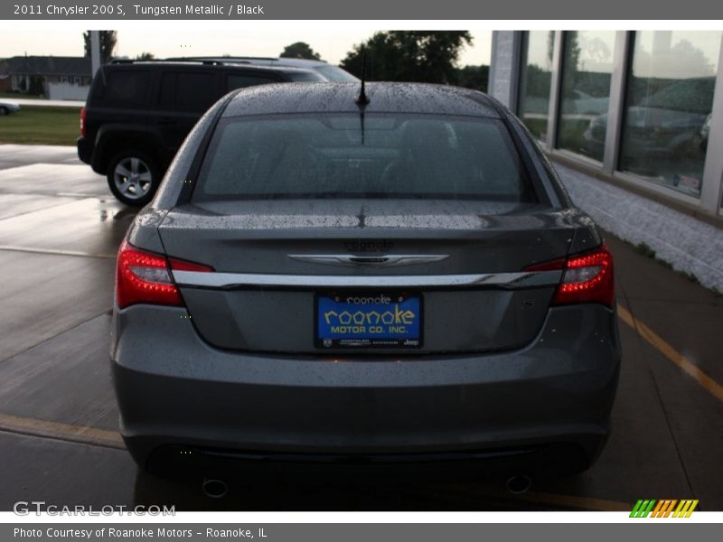 Tungsten Metallic / Black 2011 Chrysler 200 S