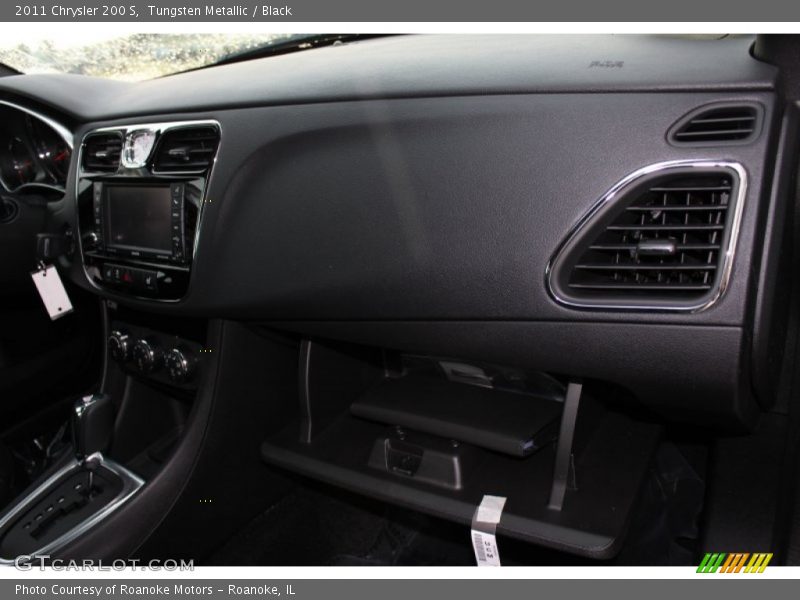 Tungsten Metallic / Black 2011 Chrysler 200 S