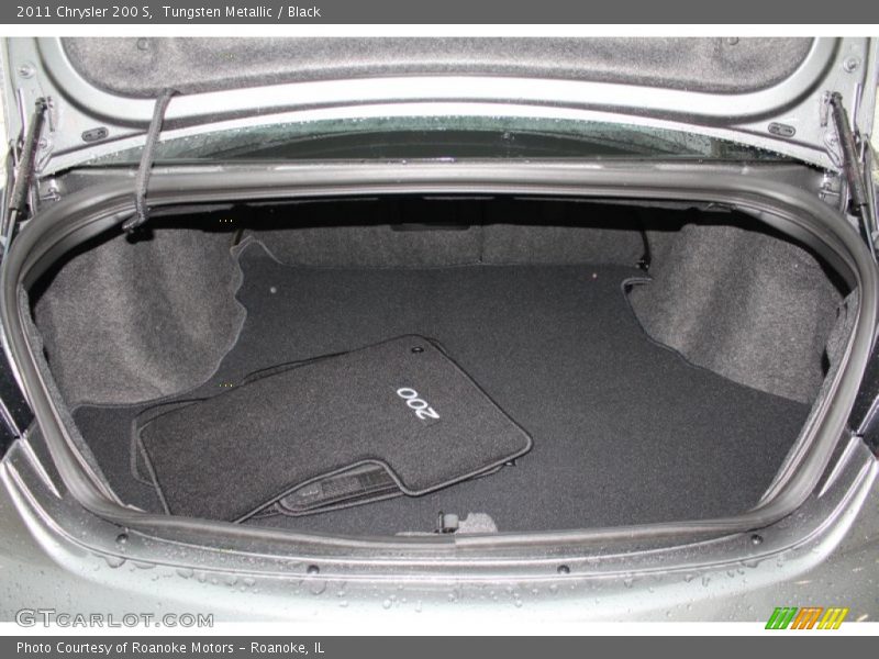  2011 200 S Trunk
