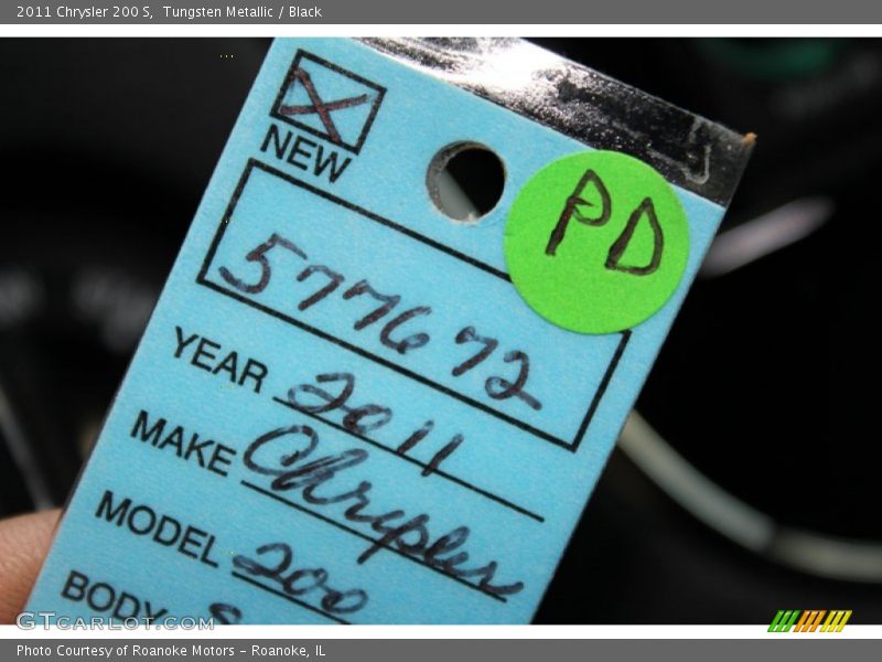 Tungsten Metallic / Black 2011 Chrysler 200 S