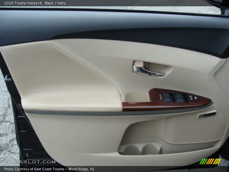Black / Ivory 2010 Toyota Venza I4