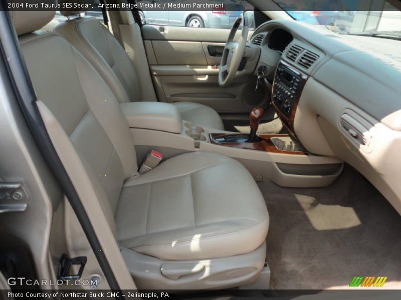 Arizona Beige Metallic / Medium Parchment 2004 Ford Taurus SES Sedan