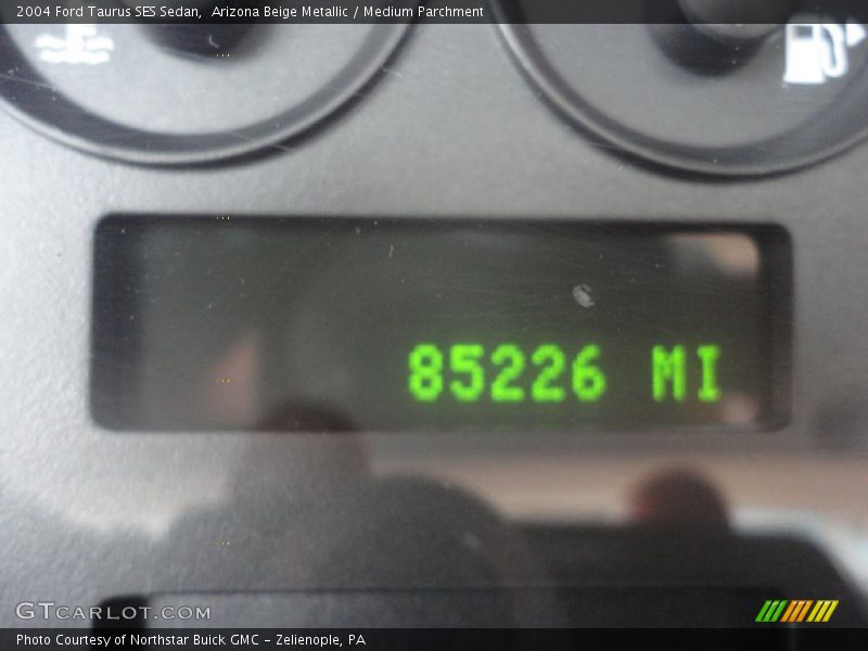 Arizona Beige Metallic / Medium Parchment 2004 Ford Taurus SES Sedan