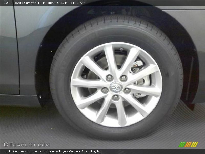 Magnetic Gray Metallic / Ash 2011 Toyota Camry XLE