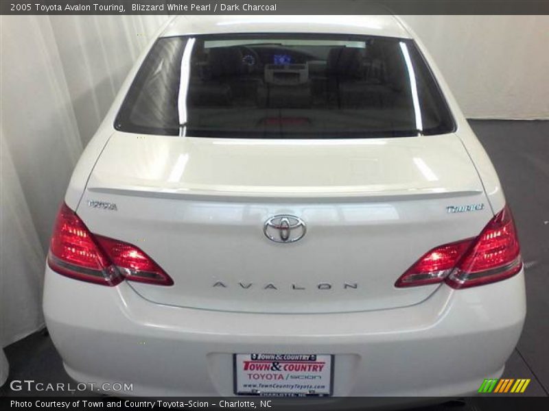 Blizzard White Pearl / Dark Charcoal 2005 Toyota Avalon Touring