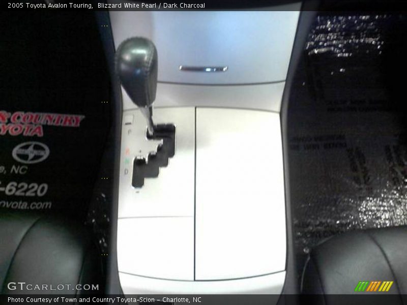 Blizzard White Pearl / Dark Charcoal 2005 Toyota Avalon Touring