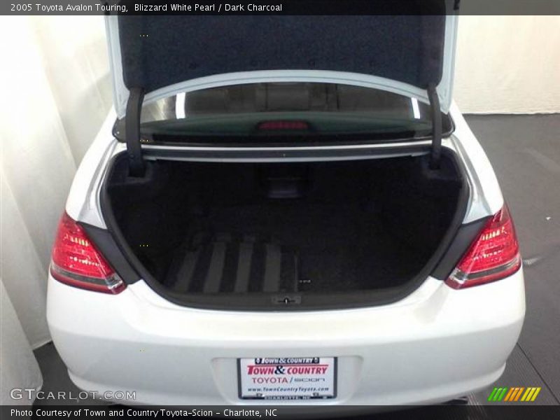 Blizzard White Pearl / Dark Charcoal 2005 Toyota Avalon Touring