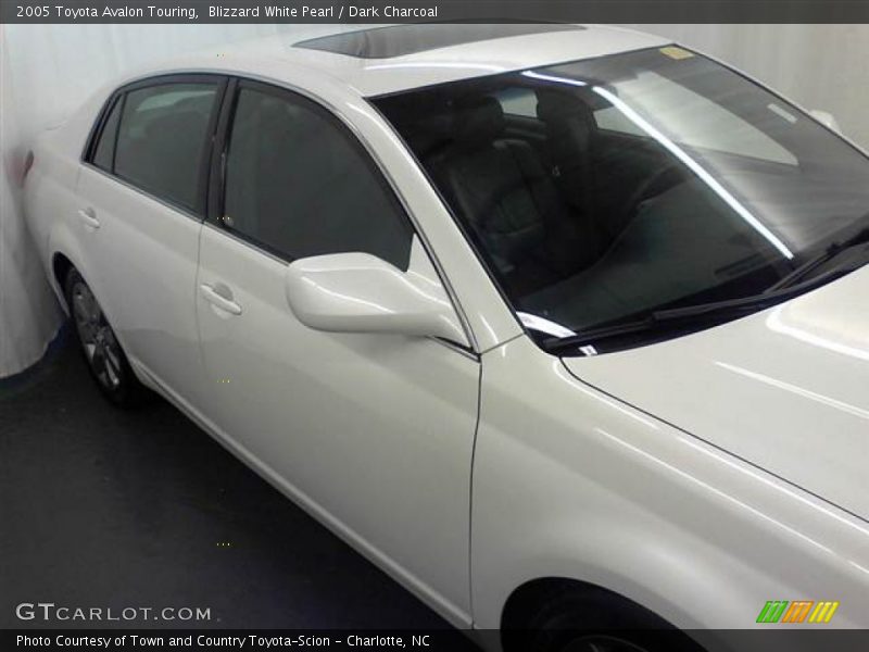 Blizzard White Pearl / Dark Charcoal 2005 Toyota Avalon Touring